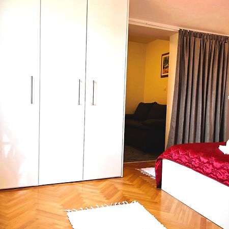 Apartment And Rooms Milak Rab Town Extérieur photo