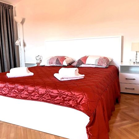 Apartment And Rooms Milak Rab Town Extérieur photo