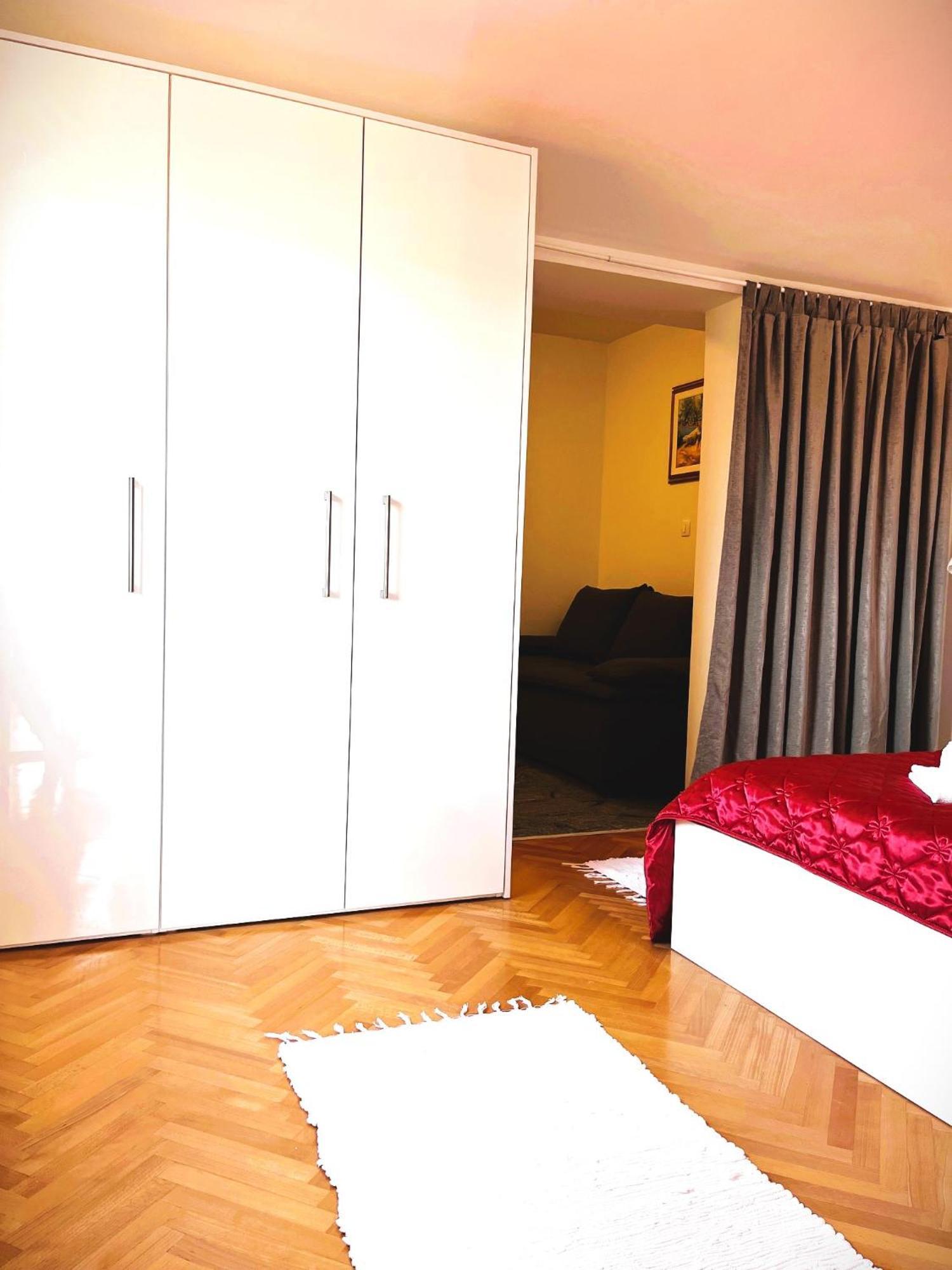 Apartment And Rooms Milak Rab Town Extérieur photo
