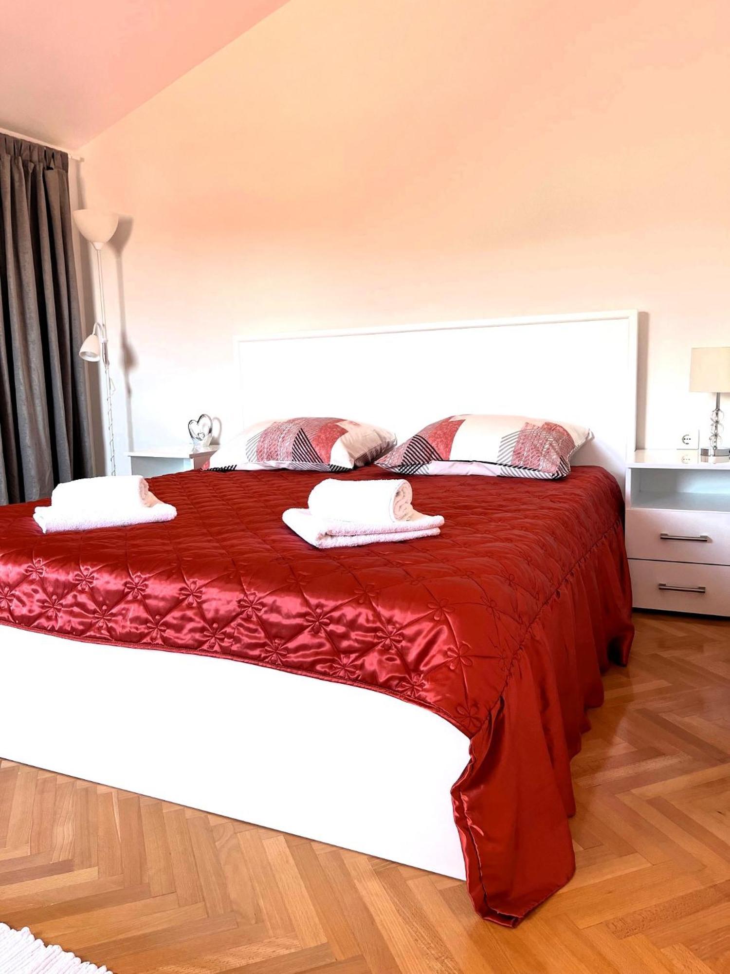 Apartment And Rooms Milak Rab Town Extérieur photo