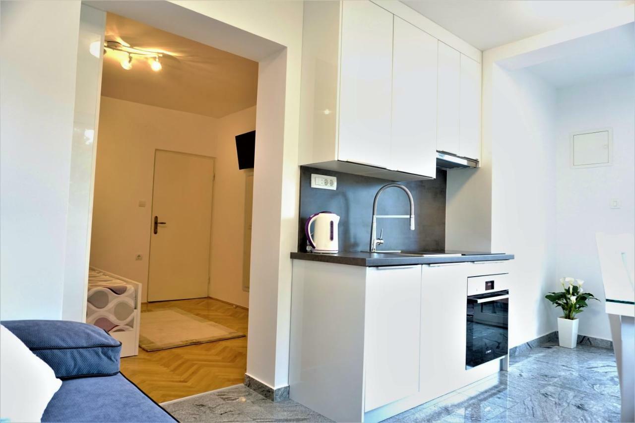 Apartment And Rooms Milak Rab Town Extérieur photo