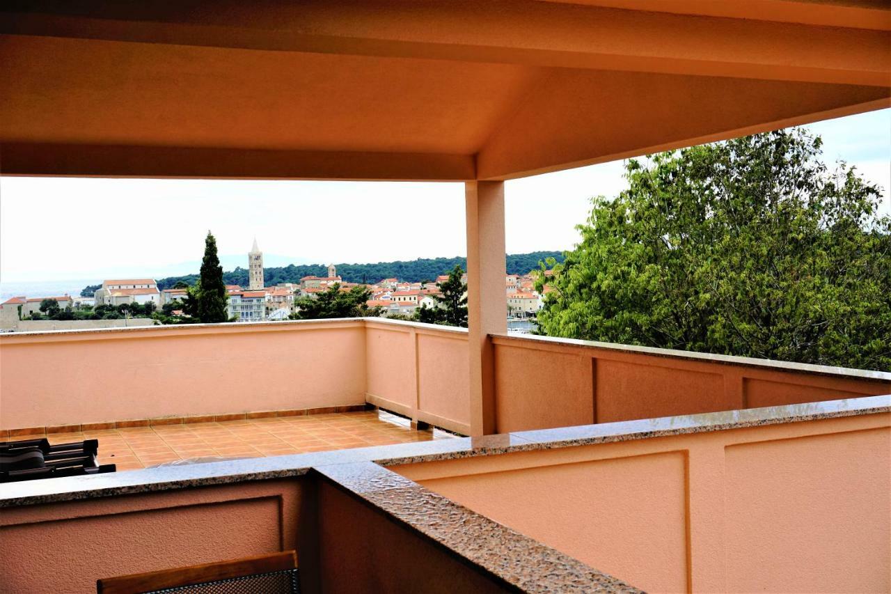 Apartment And Rooms Milak Rab Town Extérieur photo