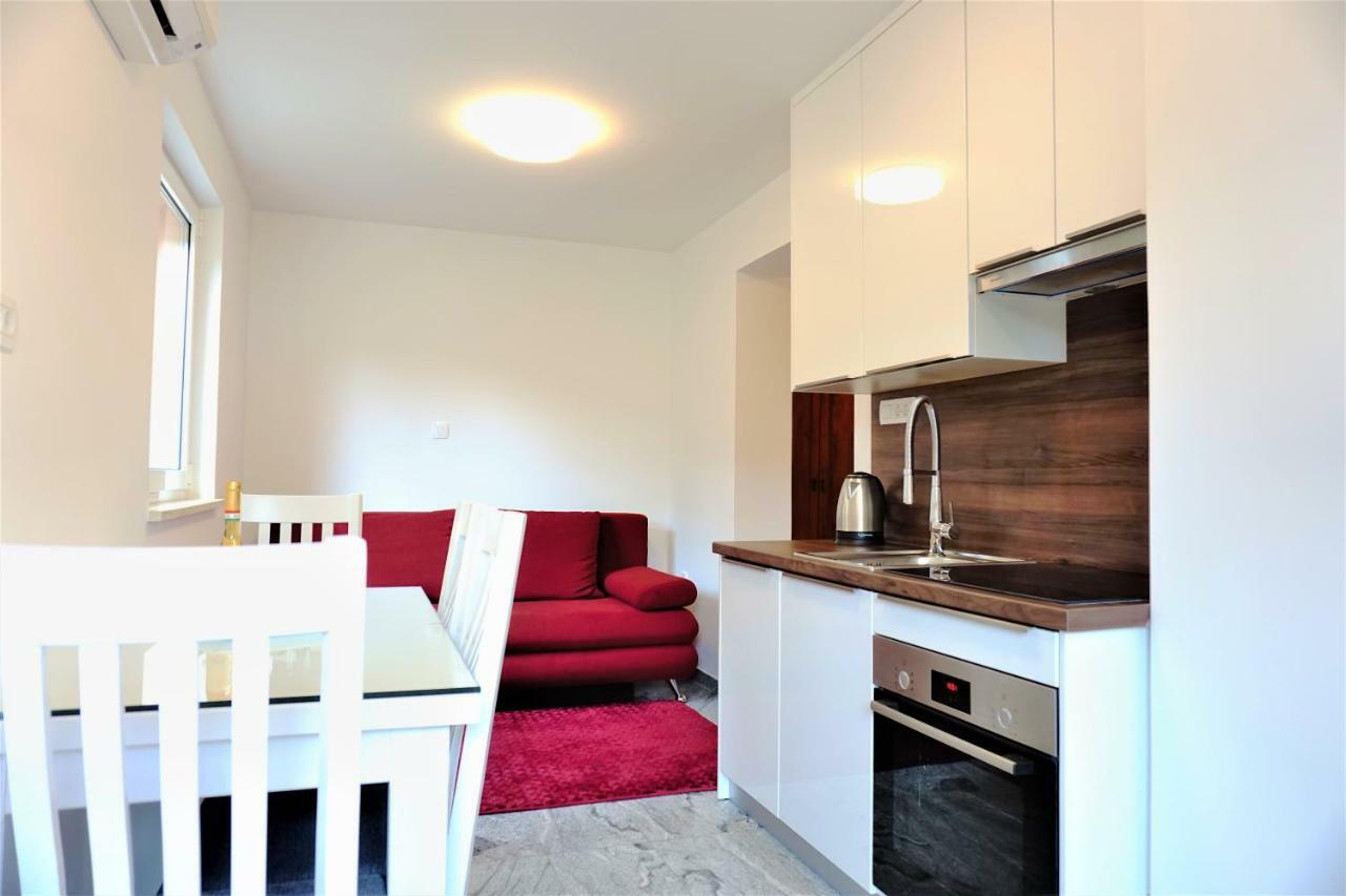 Apartment And Rooms Milak Rab Town Extérieur photo