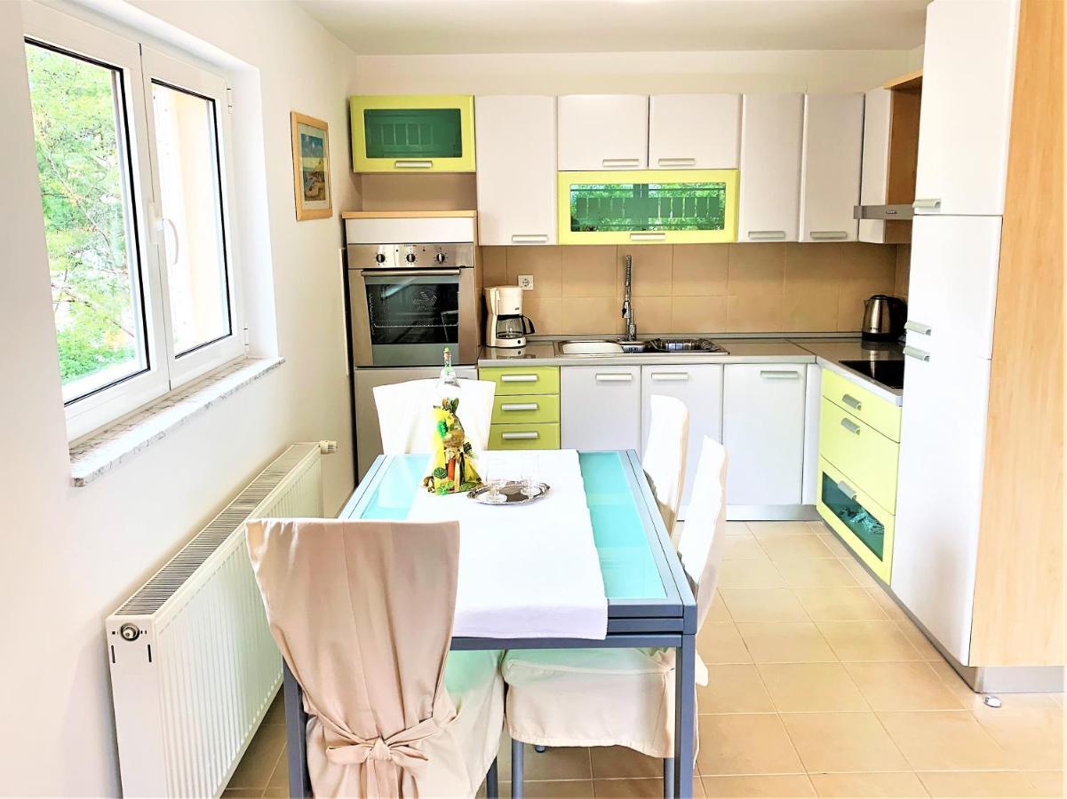 Apartment And Rooms Milak Rab Town Extérieur photo