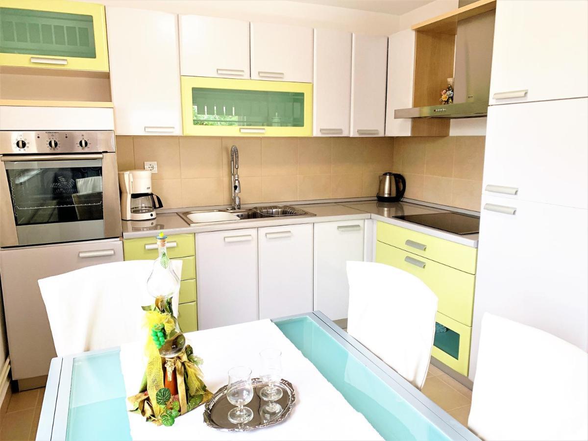 Apartment And Rooms Milak Rab Town Extérieur photo